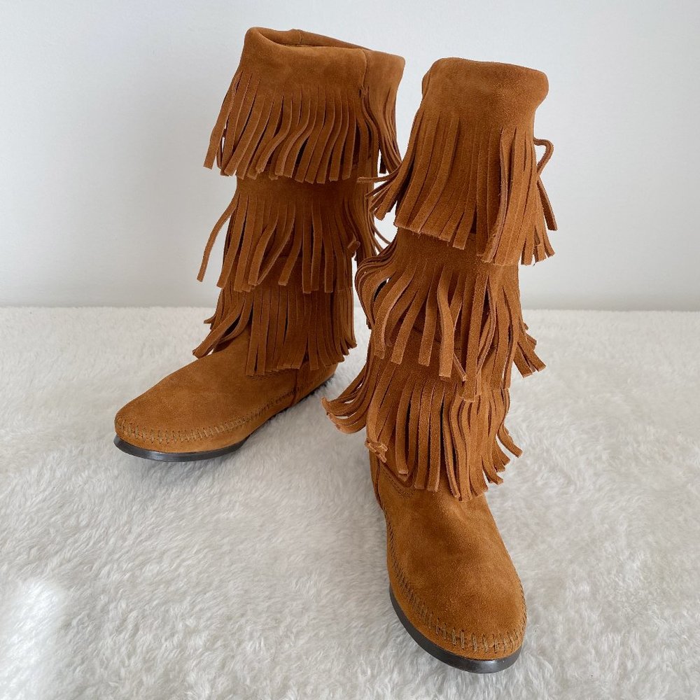 Minnetonka NWOT Women's 3-Layer Fringe Boot, Brown Suede, Size 7